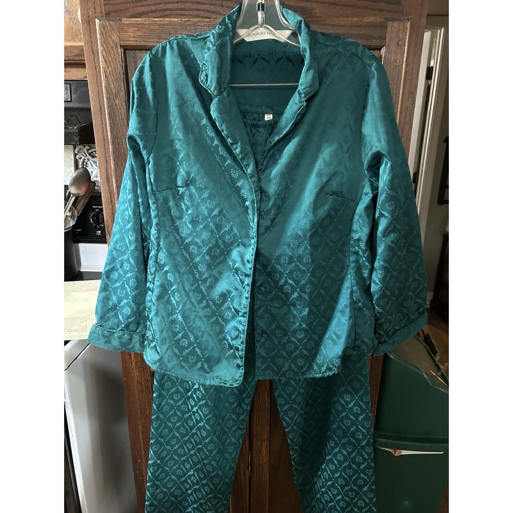 Victoria Secret Green Silky Pajama's Covered Buttons Iconic Pocket  Emblem B-44"